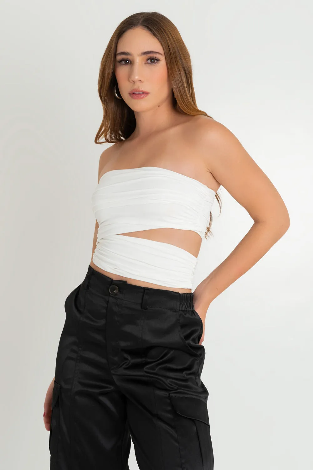 Top tubo plisados con cut out lateral