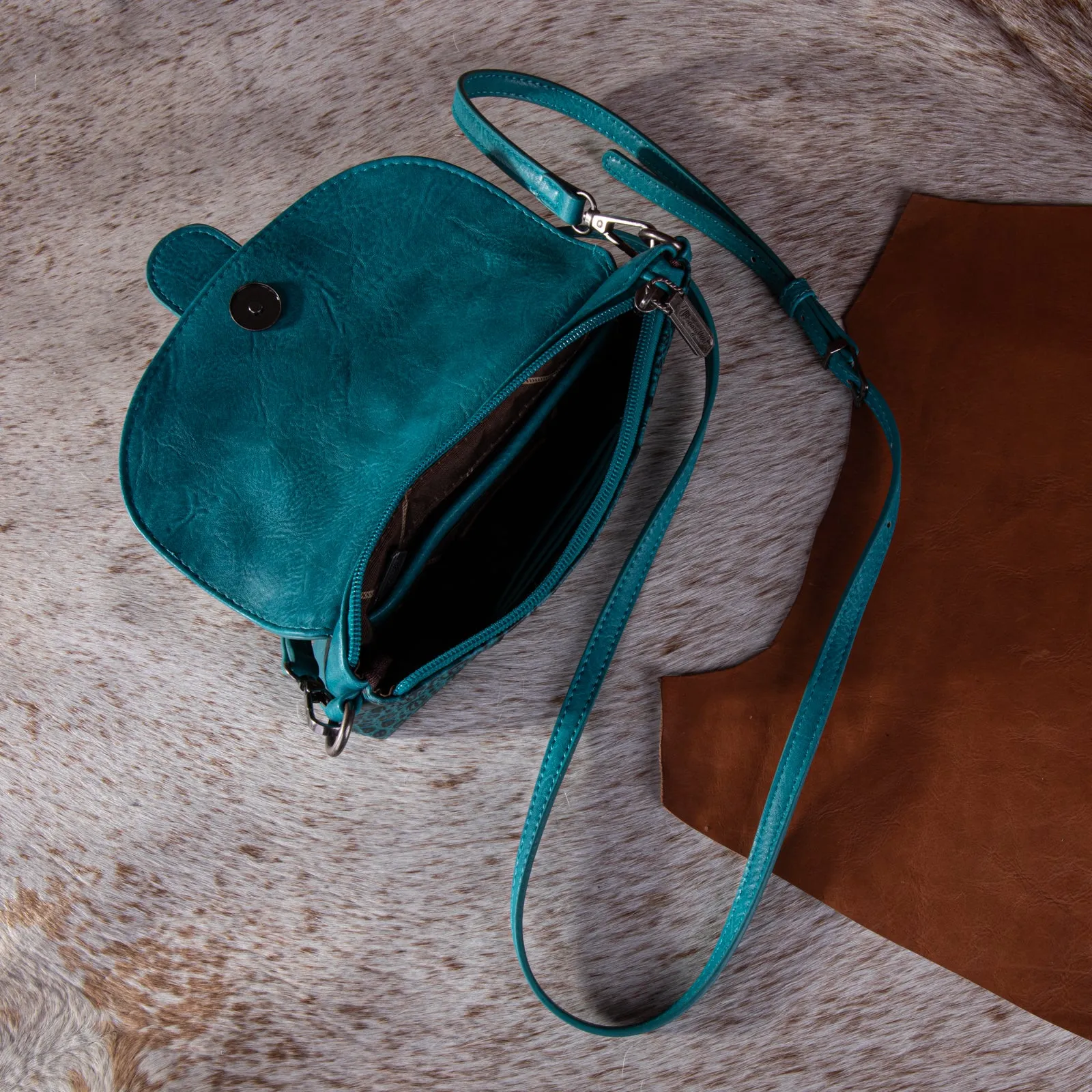 WG62-181A  Wrangler Croc Embossed  Crossbody - Turquoise